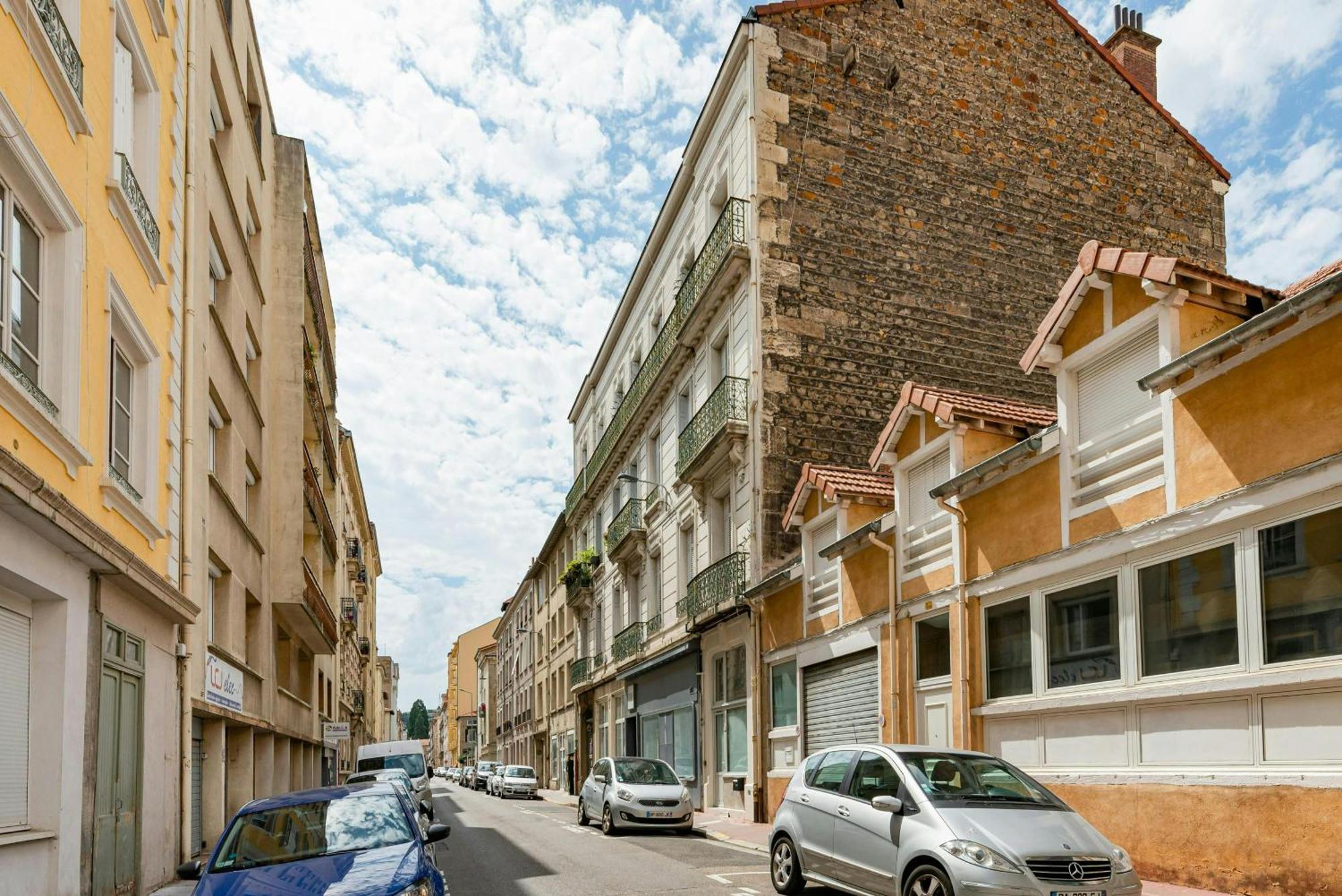 Charmant Hypercentre Tram Design Saint-Etienne  Exterior photo